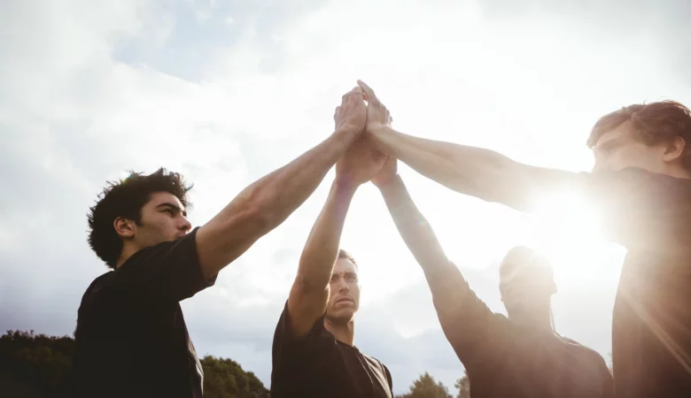 Det er fantastisk at være en del af et team, der spiller godt sammen og skaber gode resultater. Det er dog meget sjældent at teams fungerer helt naturligt uden indblanding. Så hvis man ønsker et succesfuldt team, må lederen, lige fra starten, bruge tid på at bygge teamet op. Så ja, team building er nødvendigt.